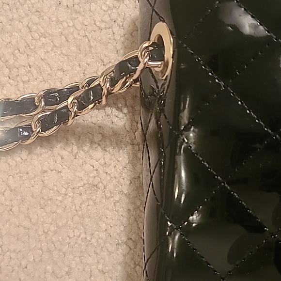 Black Quilted Handbag with Gold Bow Details - Picture 3 of 7